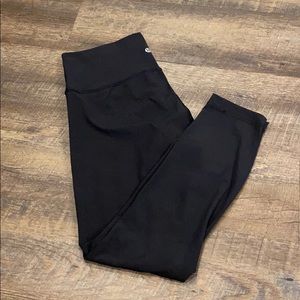 Lululemon Wunder Under 25”